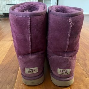 UGG - SIZE 11 - Classic Short Style - good condition!